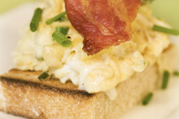 Perfect Scrambled Eggs with Crispy Bacon